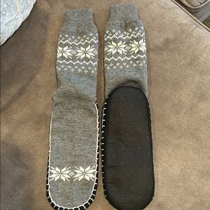 Gray Snowflake Patterned Socks